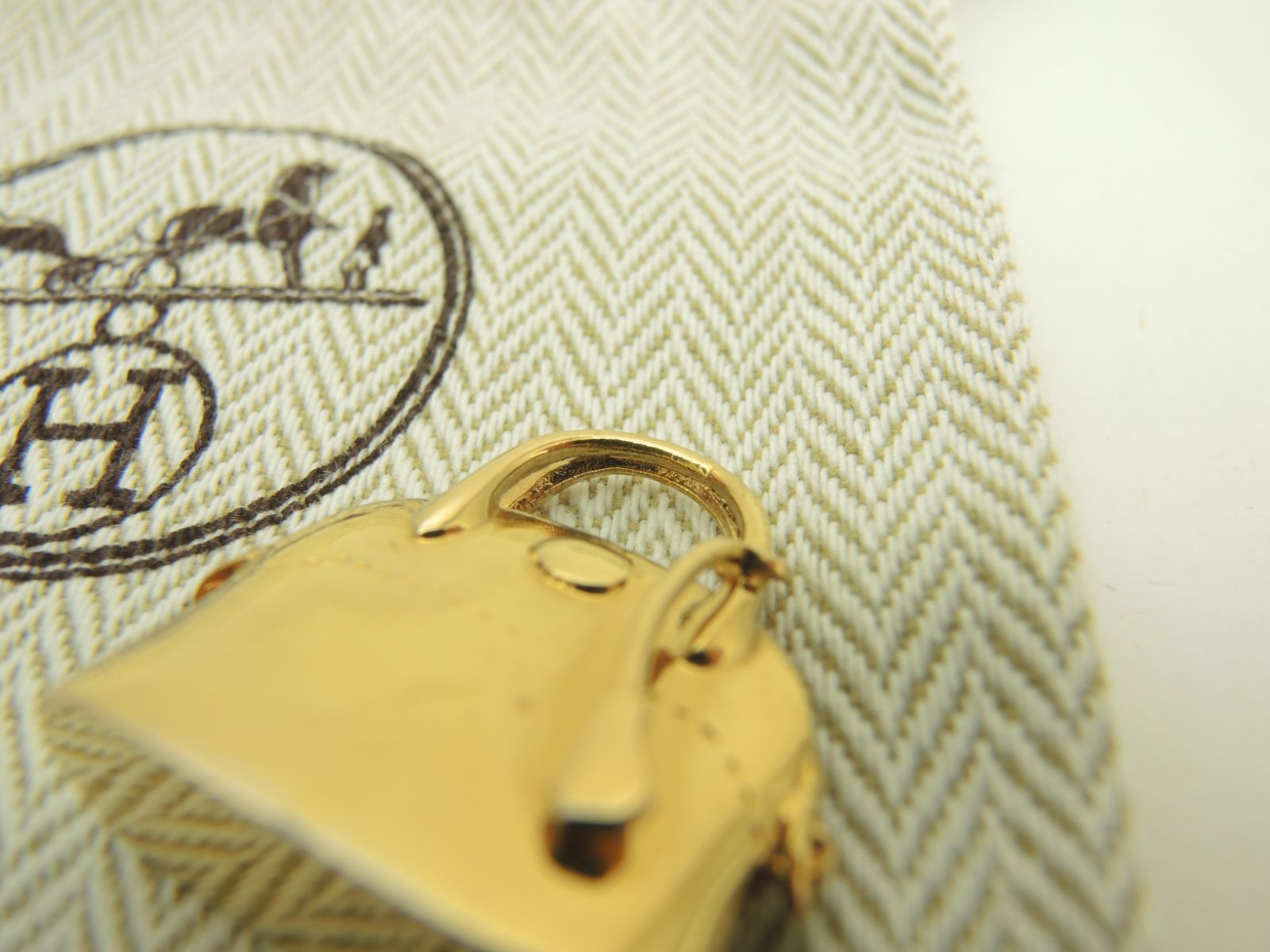 ペンダントトップ ボリード