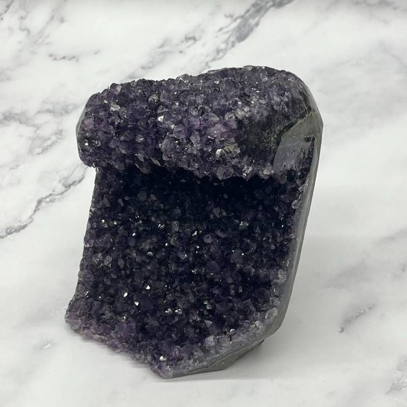 189 迫力のアメジストジオード 存在感ある大サイズ 原石 1734 g パワーストーン 浄化 空間浄化 開運 インテリア 紫水晶 クラスター 天然石 ヒーリングストーン