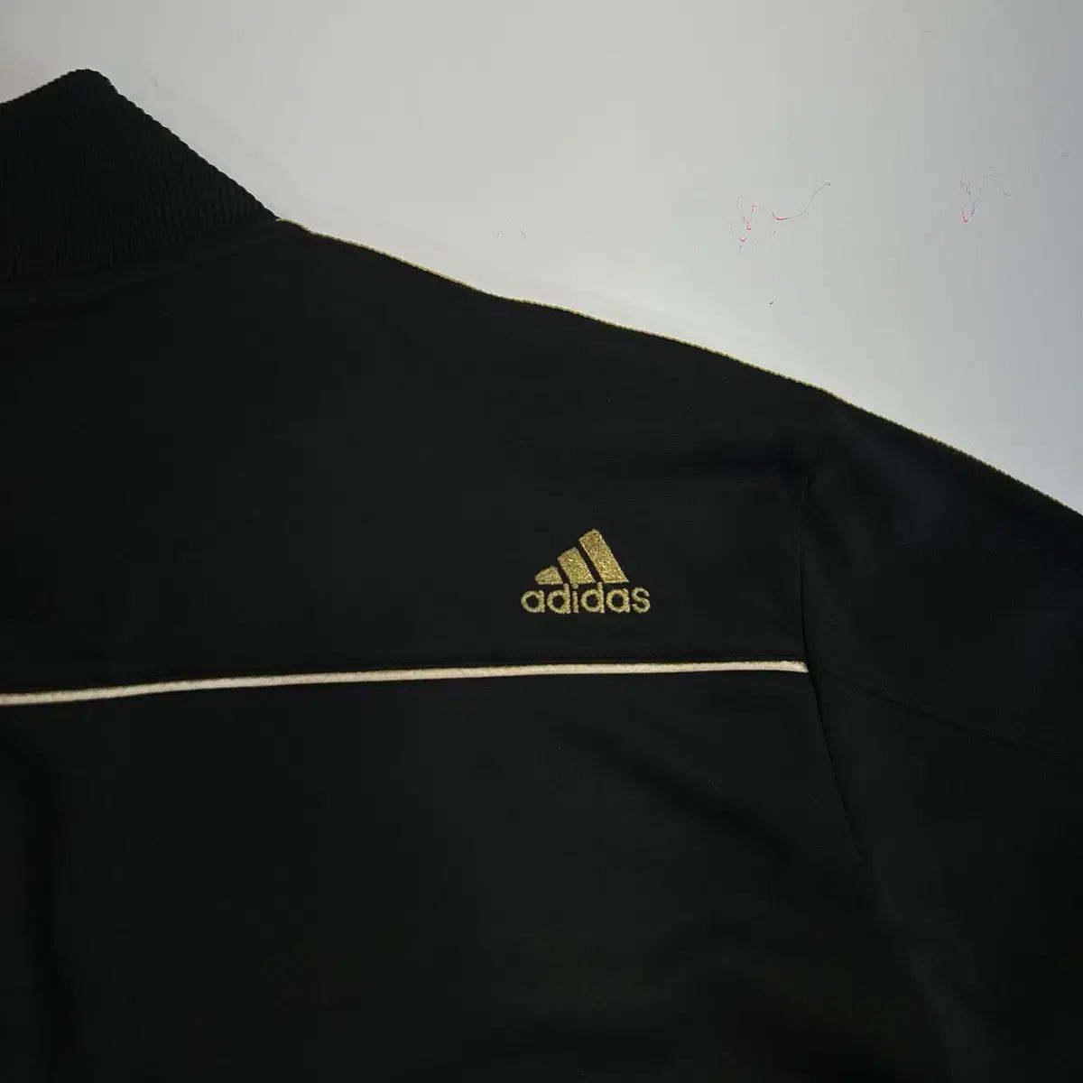  adidas アディダス 검골 三角ロゴ ジャージ ジャンパー ブルゾン ジャケット アウター