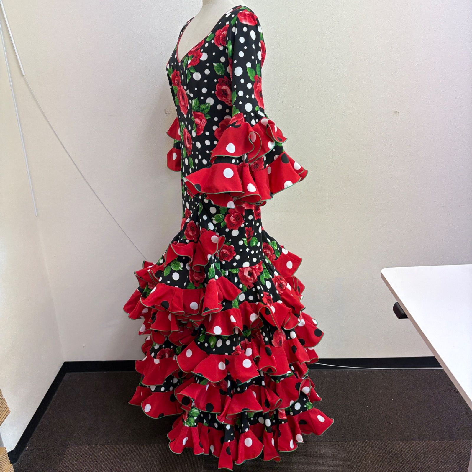 フラメンコ衣装 ドレス フリル ブラック レッド 花柄 ドット