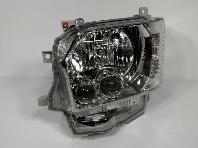 免税品購入 【寒冷地仕様 新車外し】トヨタ純正 200系 ハイエース 4型