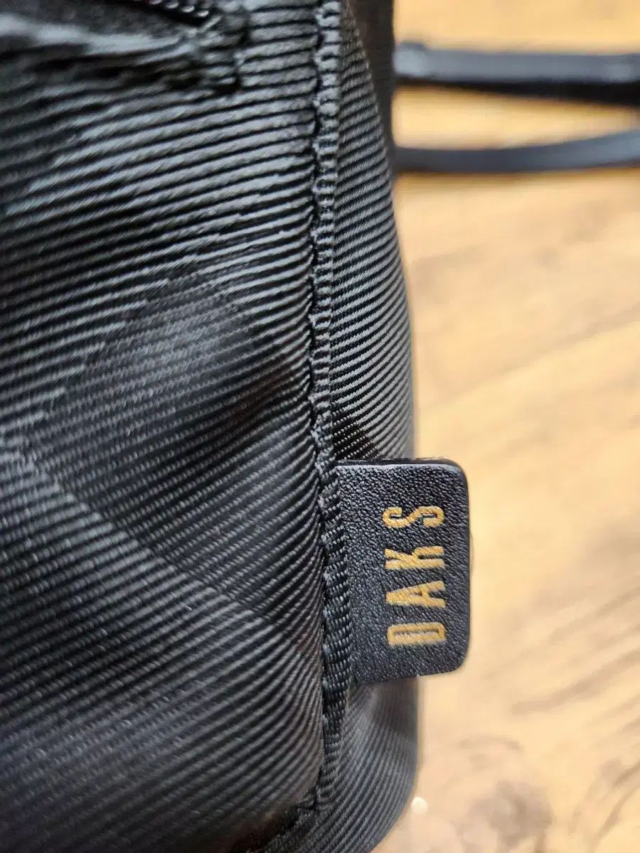 DAKS ブラック シャーリング バケットバッグ