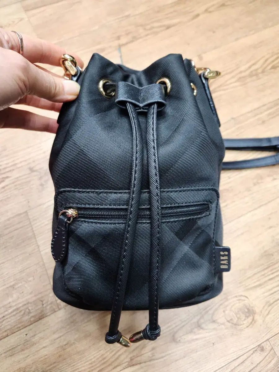 DAKS ブラック シャーリング バケットバッグ