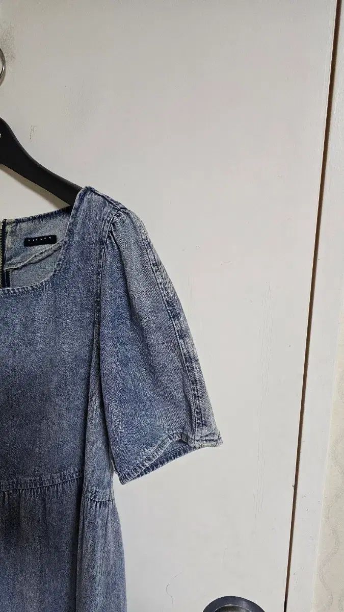 シスレー スクエアネック