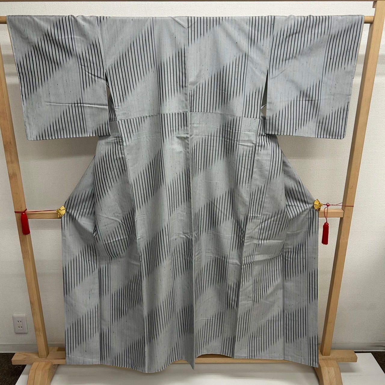 紬 正絹 織柄 ストライプ 粋な織 しつけ糸 袷 着物MK-2413 - メルカリ