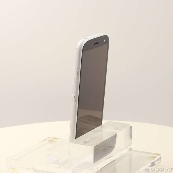 中古品〕 らくらくスマートフォン 64GB ホワイト F-52B docomo SIM