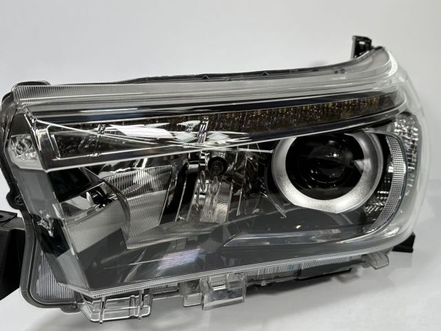 極美品/破損キズなし ハイラックス GUN125 前期 純正 左ヘッドライト
