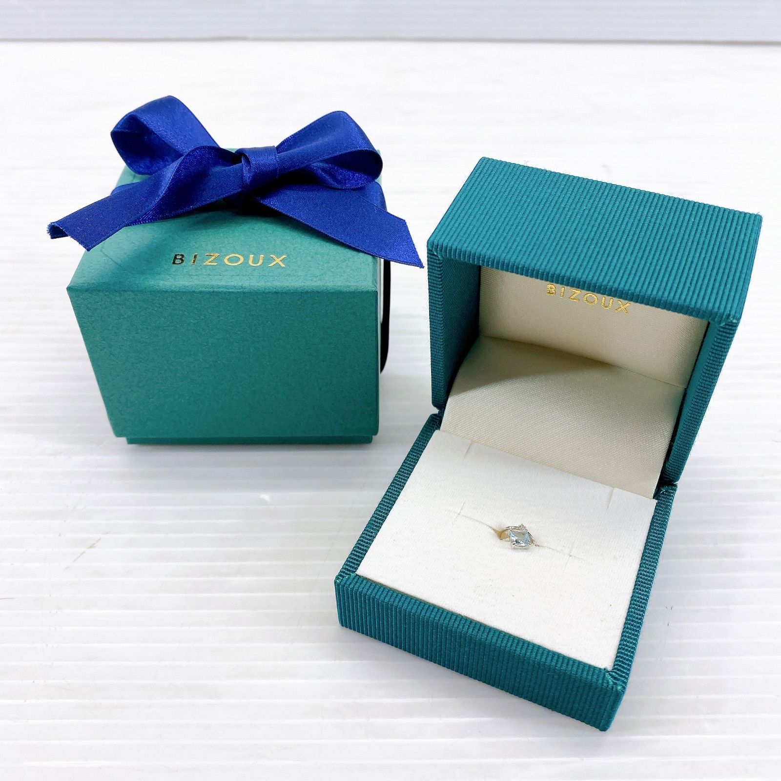 BIZOUX K 10 WG 石付き イヤーカフ 総重量0 5 g ケース き