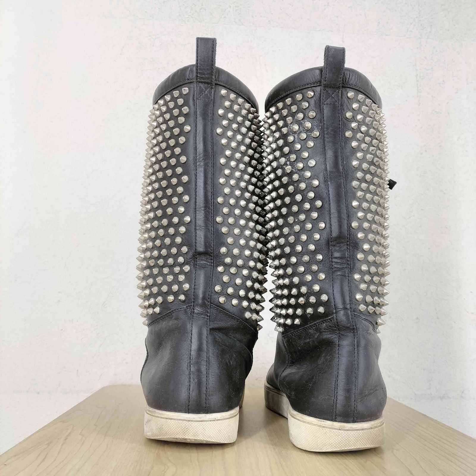 クリスチャンルブタン CHRISTIAN LOUBOUTIN スパイクスタッズ レザー