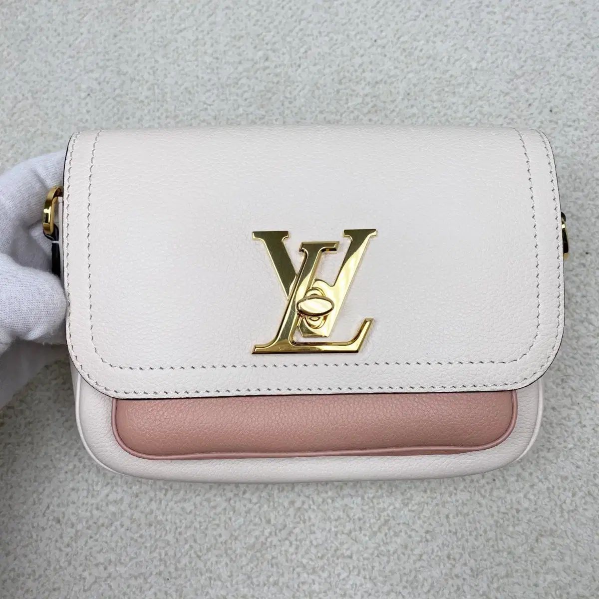 ルイヴィトン クロスバック ロックミーテンダー クオーツ 白