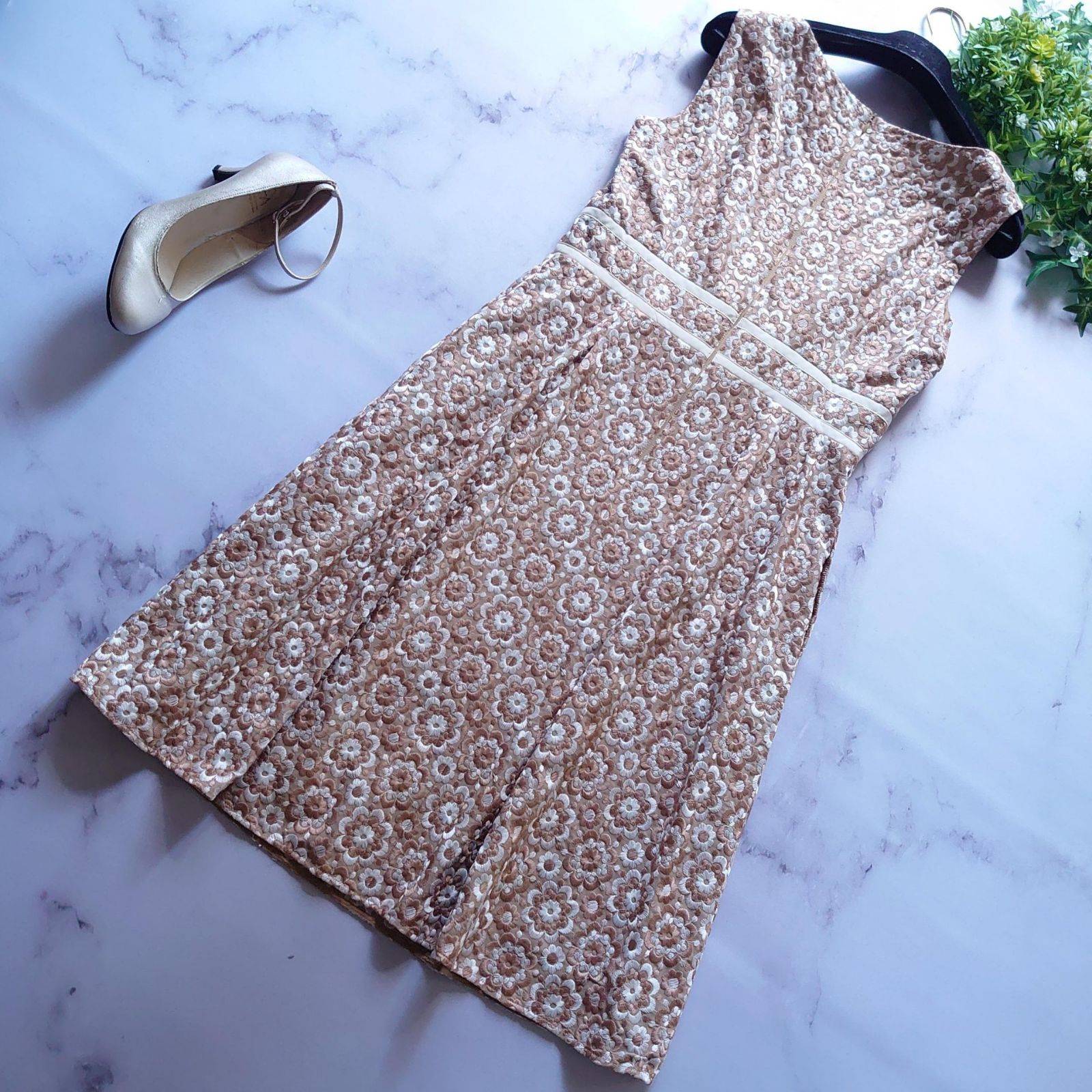 トッカ　近年　刺繍ワンピース　スプリングブーケ　ピンク　2 トッカ 近年 刺繍ワンピース スプリングブーケ ピンク 2 - メルカリ