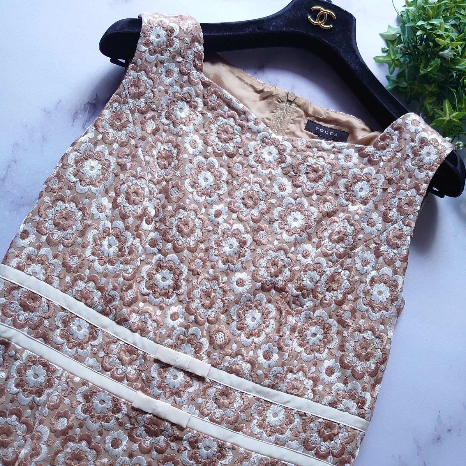 近年 サイズ6 XL トッカ 刺繍ワンピース GERBERA BOUQUET - メルカリ