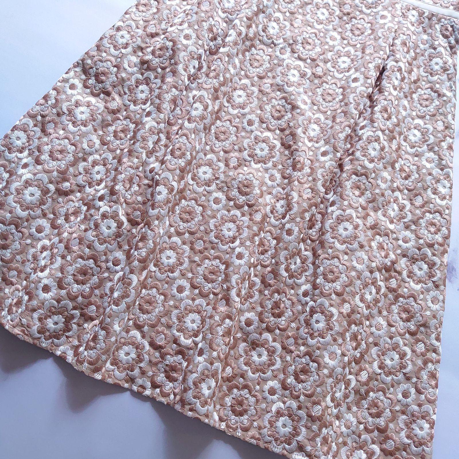 近年 サイズ6 XL トッカ 刺繍ワンピース GERBERA BOUQUET - メルカリ