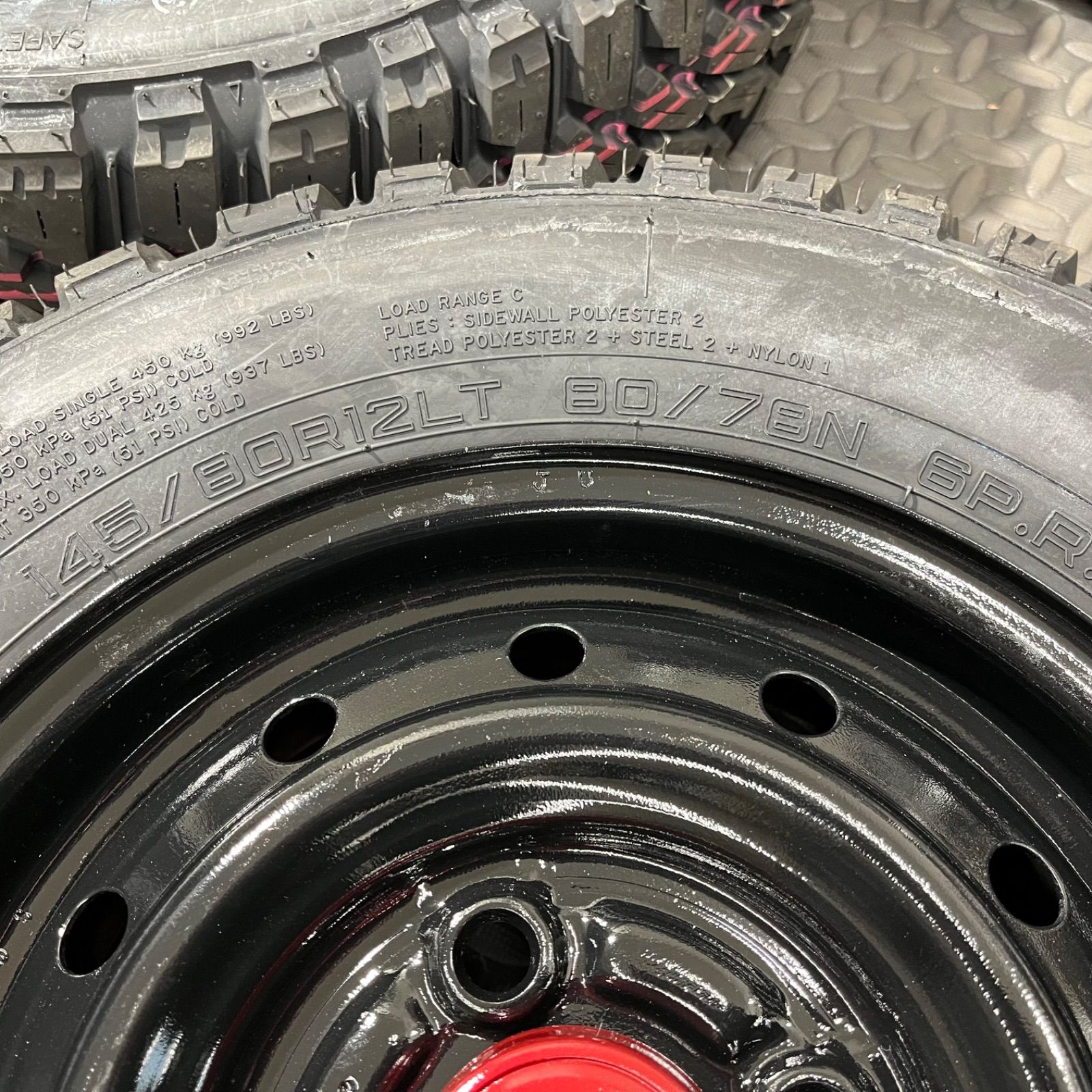 ブロックタイヤ