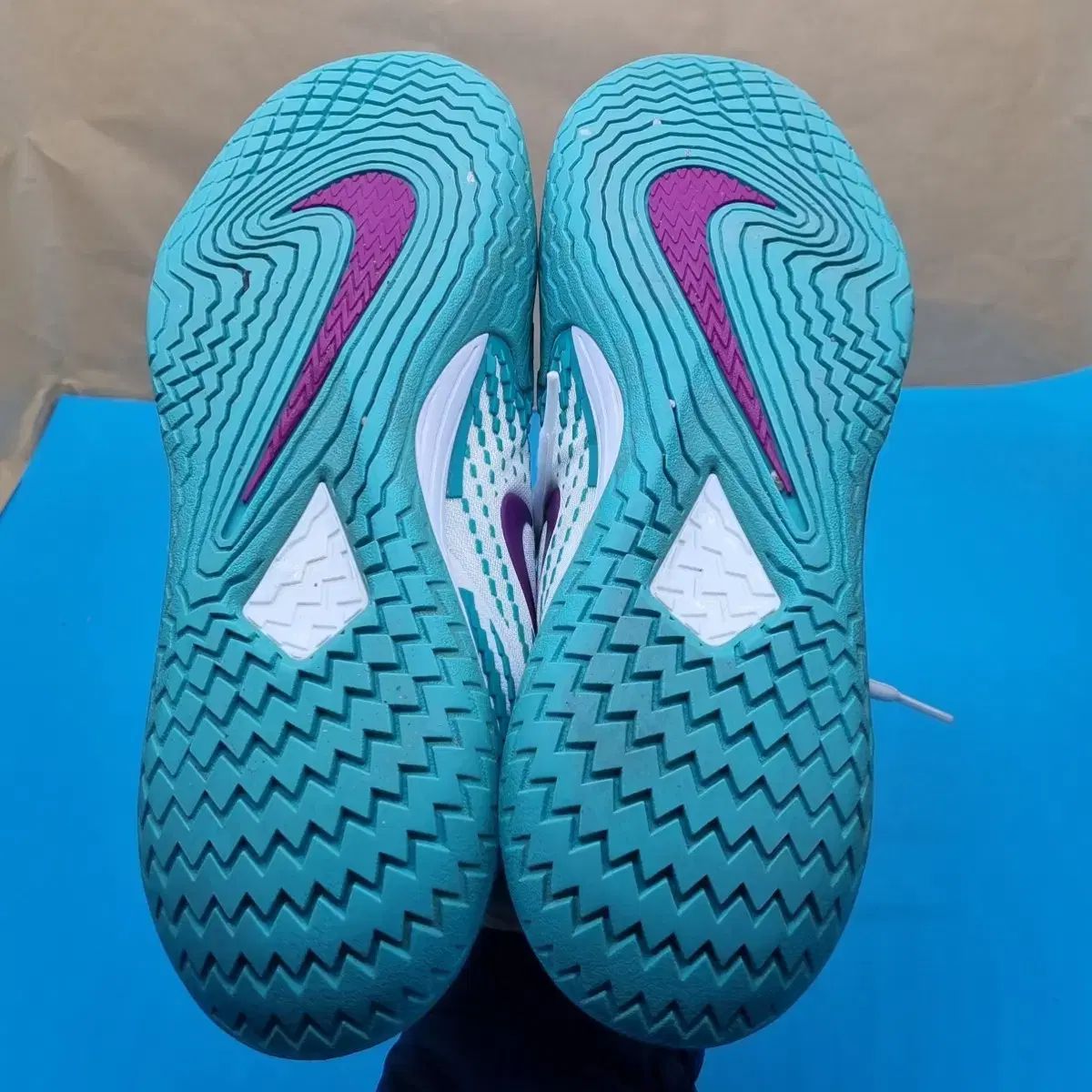 テニスシューズ 240