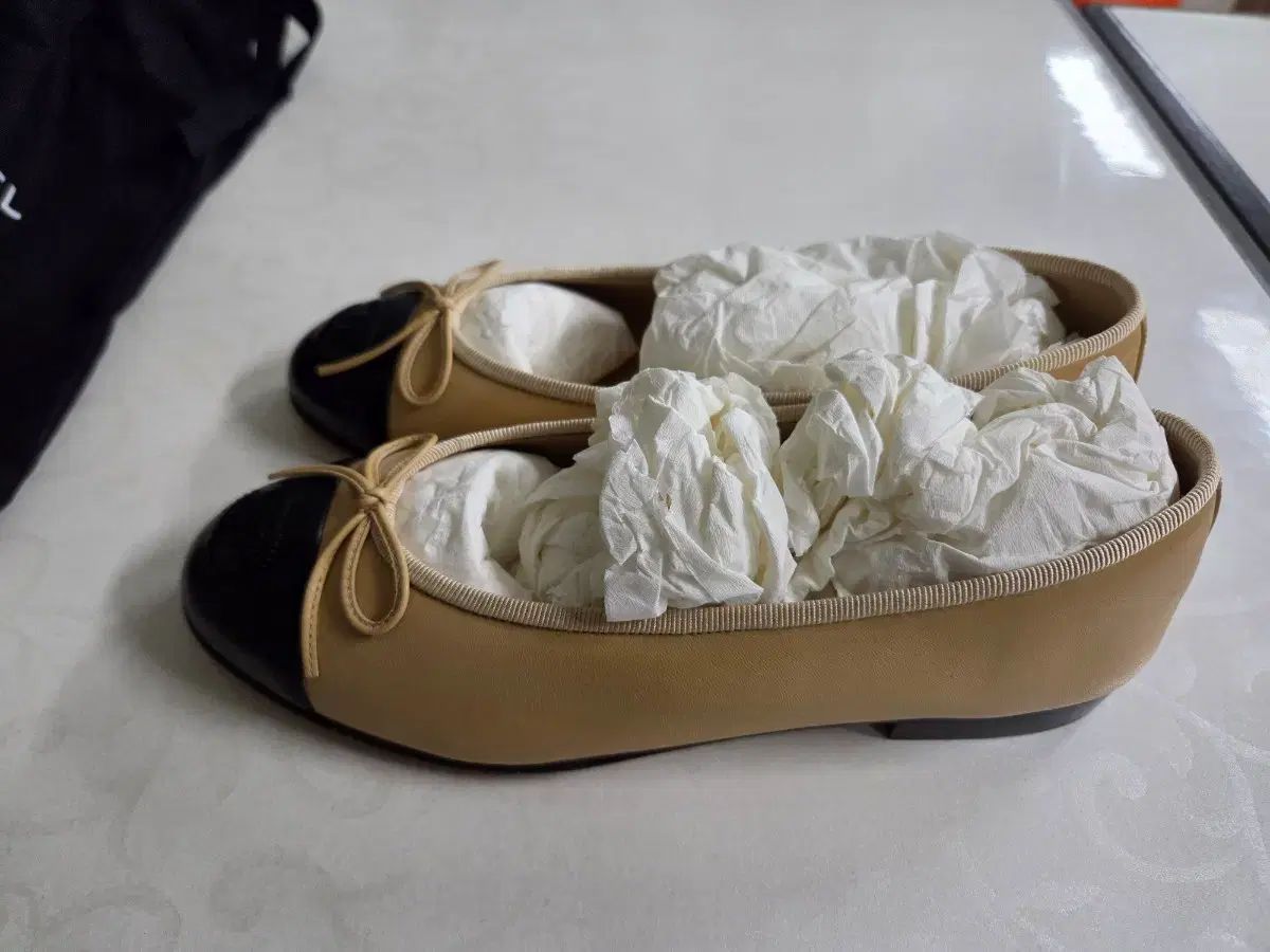 シャネル リー リボン バレリーナ フラット ベージュ ブラック 225