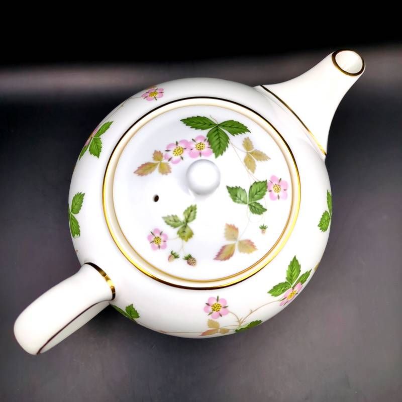 ウェッジウッド　ワイルドストロベリー　シュガーポット、カップ&ソーサー他　黒壺 ウェッジウッド黒壺ワイルドストロベリーシュガーポット - メルカリ