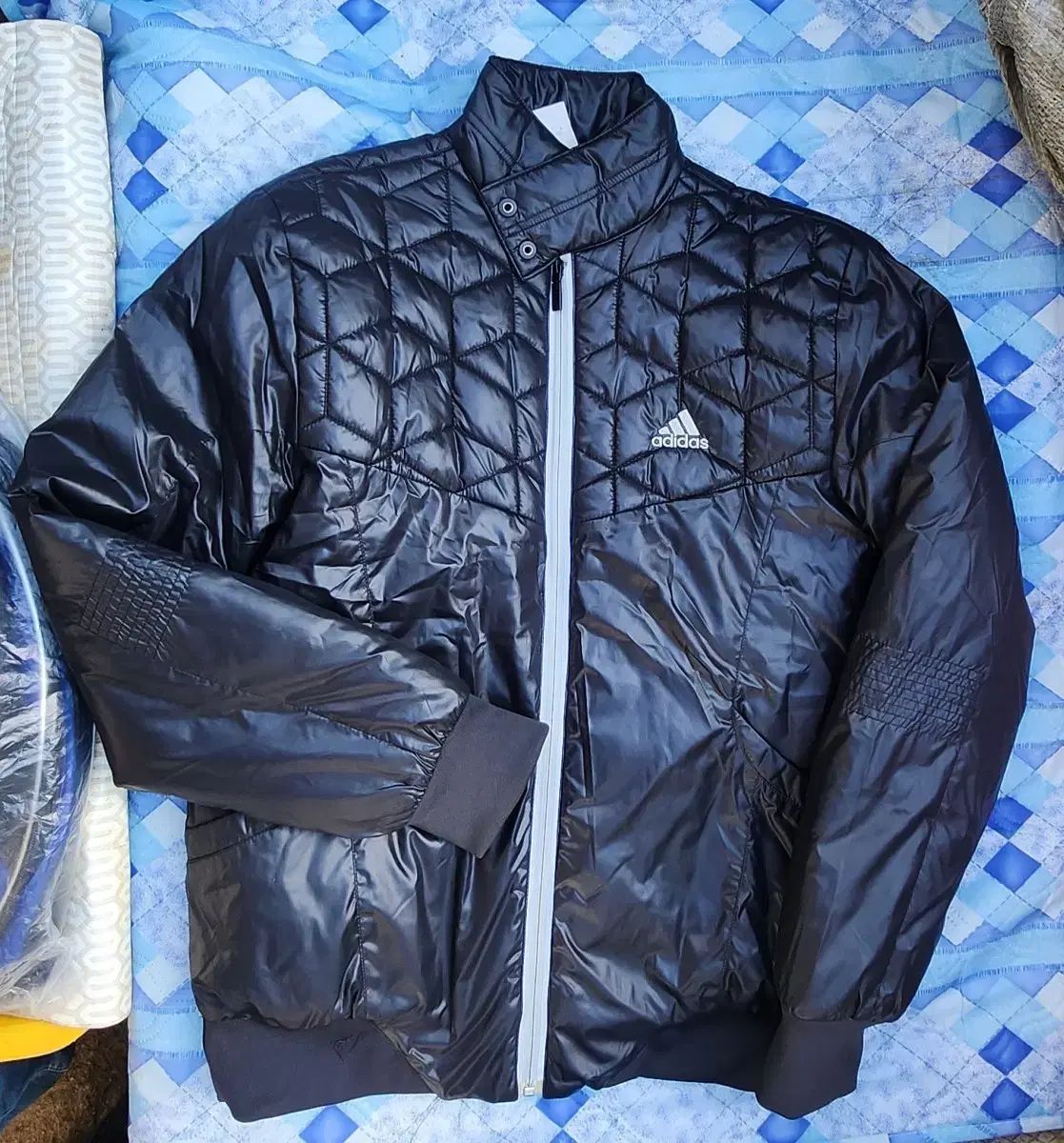 アディダス ブラック ダウン アウター