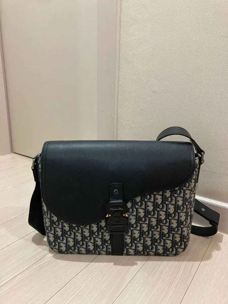 ディオール オブリーク サドル フラップ クロスバック ミディアム