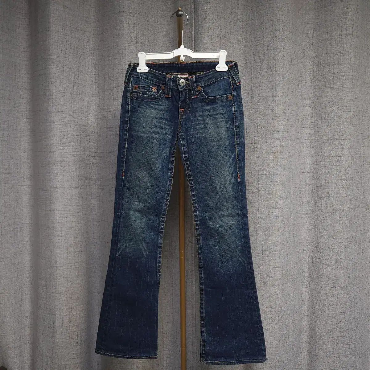  26 トゥルーレリジョン レディース ブーツカット その他 デニム ジーンズ