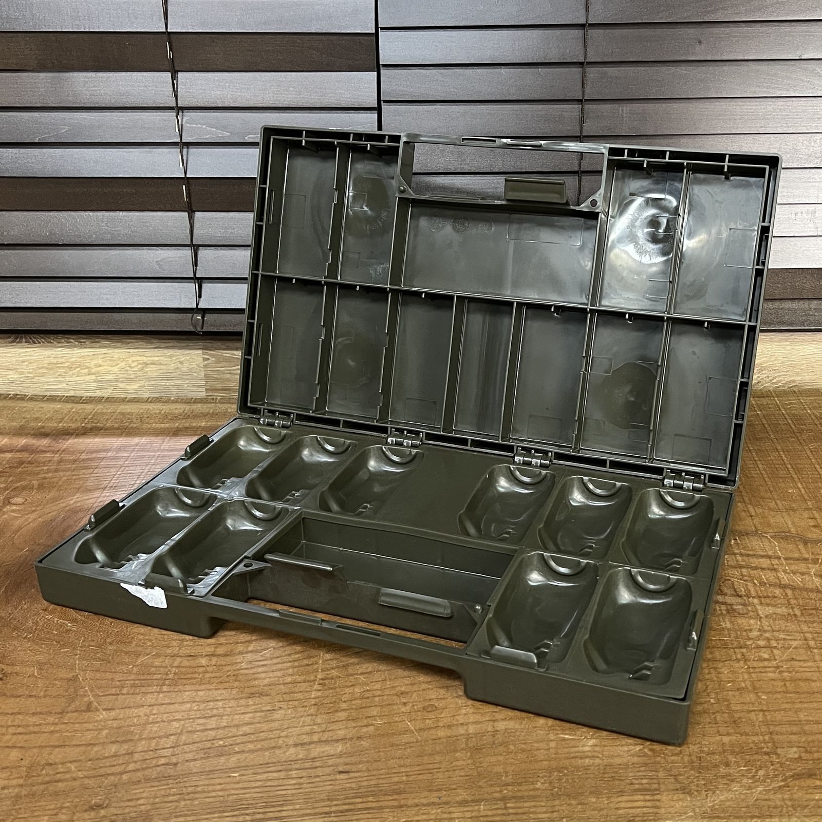 ドイツ軍放出品 手榴弾ケース OD 10発収納可能 [ 可 ] - メルカリ
