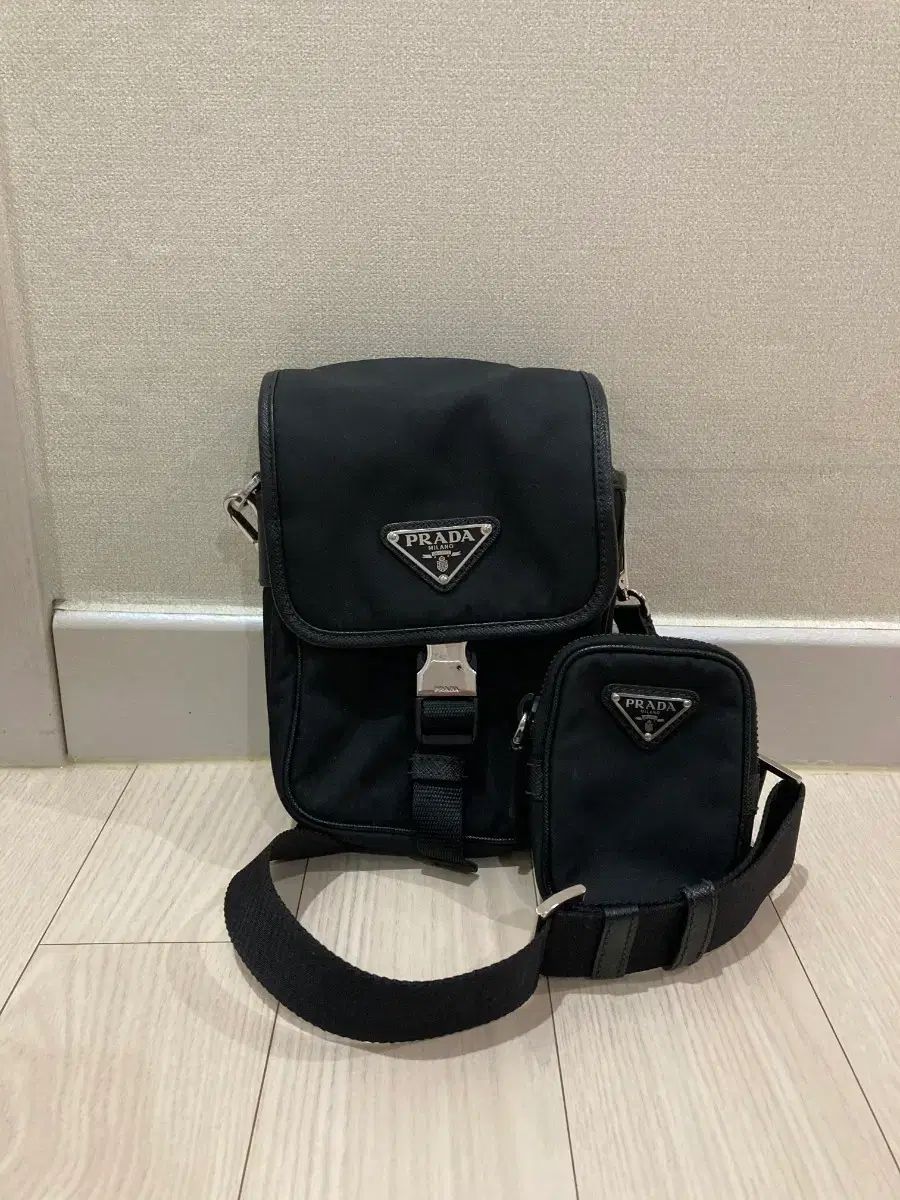 PRADA プラダ 三角ロゴ リナイロン クロスバック 2 vh 112