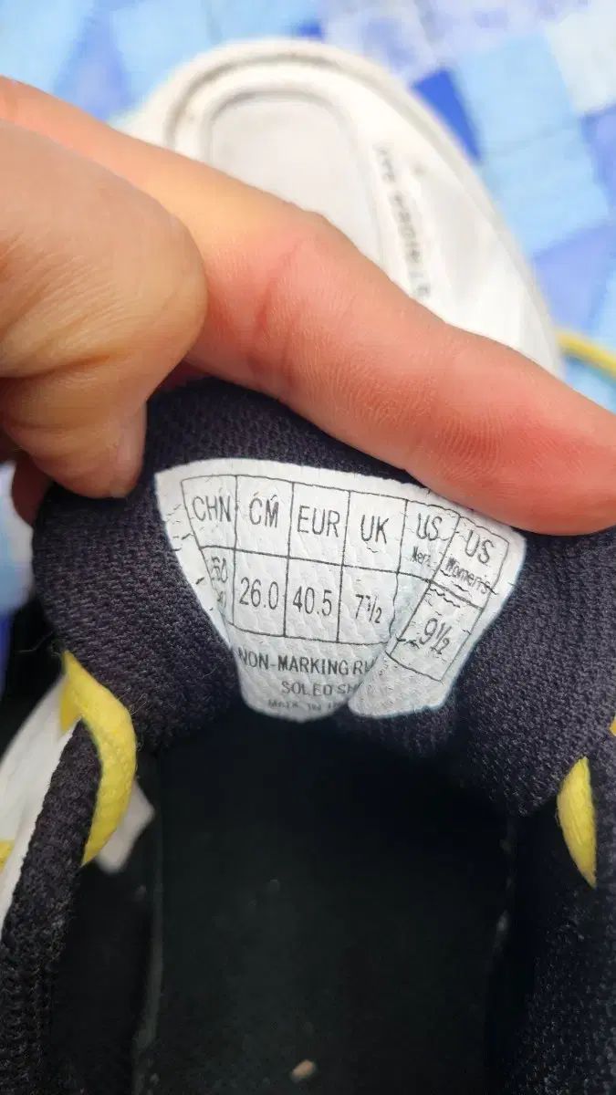 バドミントンシューズ