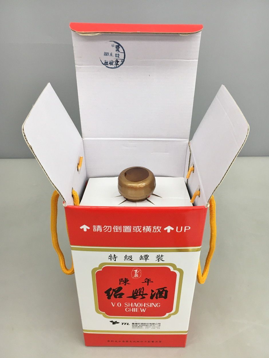 玉泉特級陳年 紹興酒 1.2リットル 16.5度 中国 陶器製ボトル 箱付き