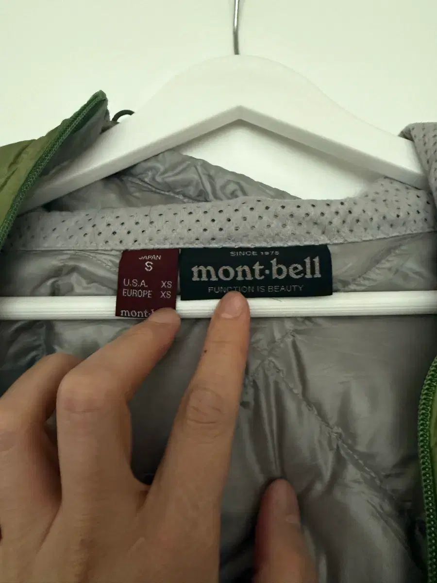 モンベル 軽量ダウン