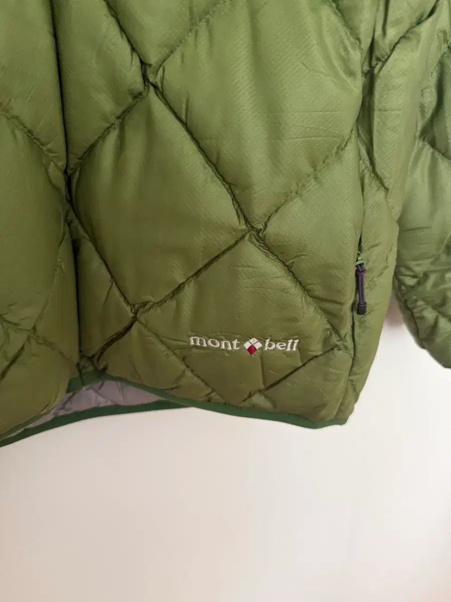 モンベル 軽量ダウン