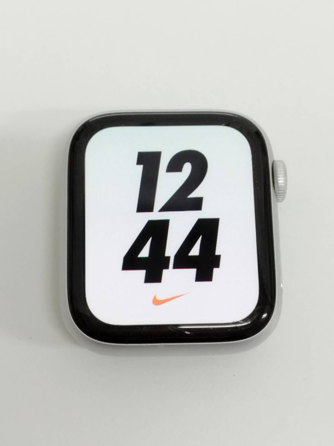 Apple Watch Nike Series 4/GPS+セルラー/44mm/A2008/シルバー〈MTXJ2J