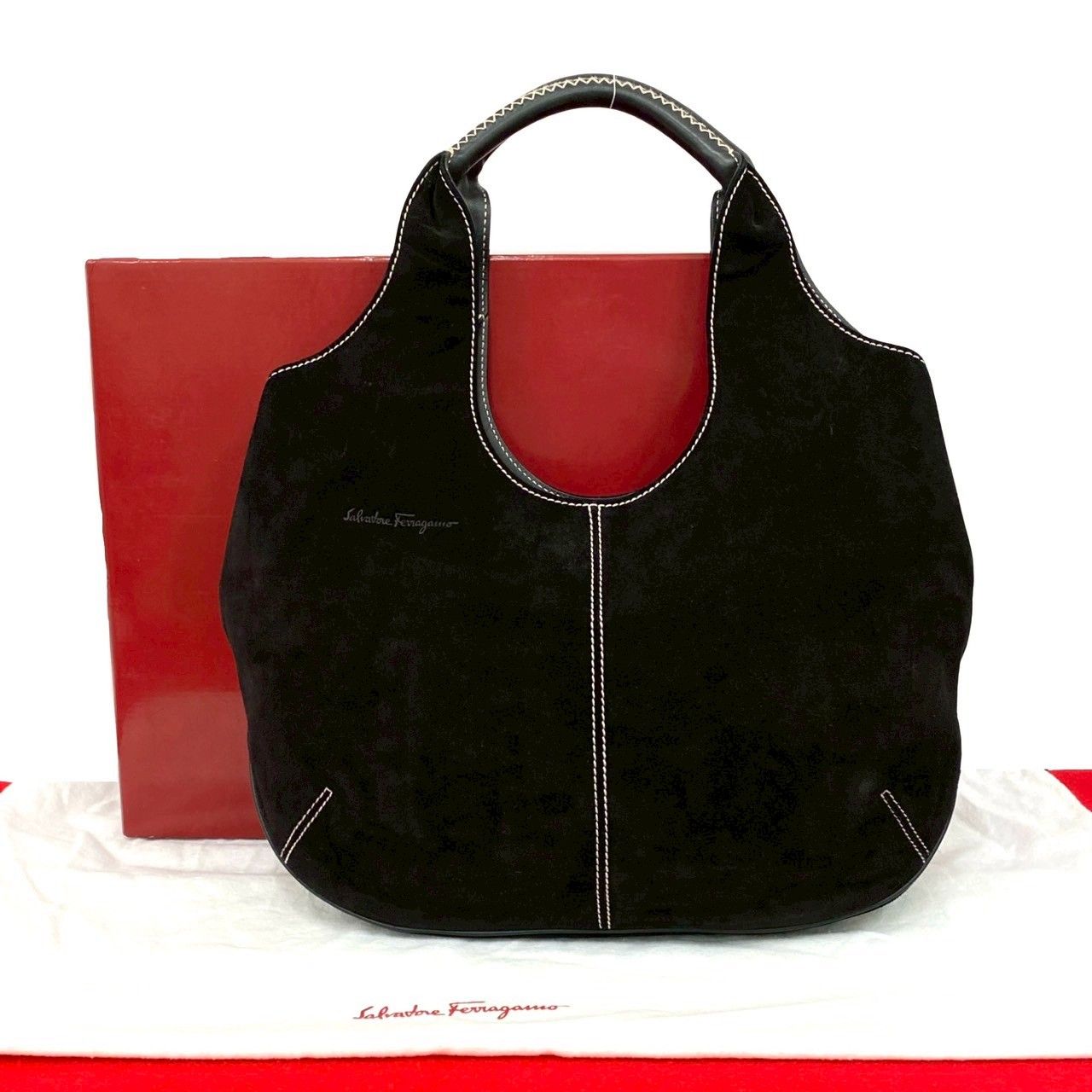【美品】Salvatore Ferragamo スウェード　ショルダーバッグ 極 美品 箱 袋付き Salvatore Ferragamo サルヴァトーレフェラガモ