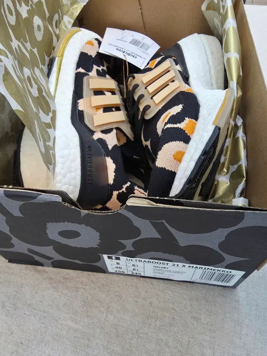 コラボ スニーカー