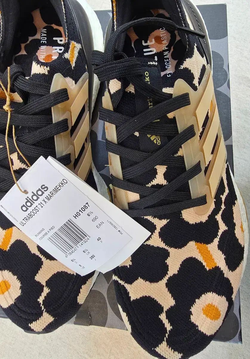 アディダス ウルトラブースト マリメッコ コラボ スニーカー 250