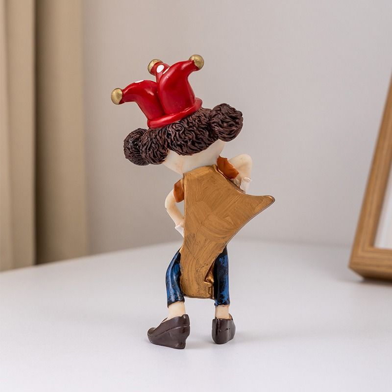 ピアノとハープを弾いているピエロ