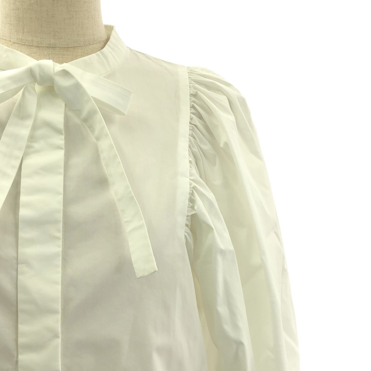 yori パフスリーブリボンブラウス　ホワイト yori パフスリーブリボンブラウス ホワイト yori リボンパフスリーブ