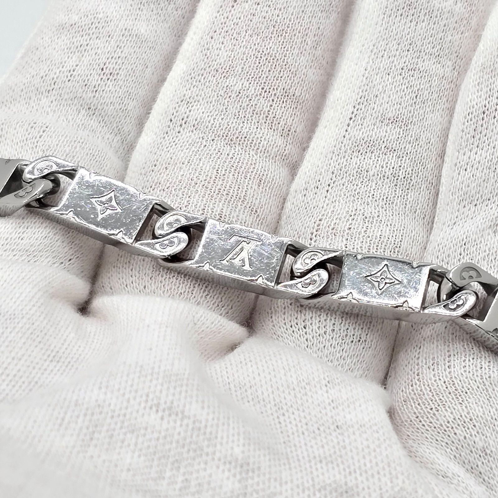  LOUIS VUITTON ルイヴィトン M 0921 ブレスレット･モノグラム タイドアップ 腕周り約18 5㎝ シルバー メタル LVイニシャルの刻印 モノグラム･フラワー モチーフの刻印 簡単に開閉できる留め具 イタリア製 ブレスレット アクセサリー