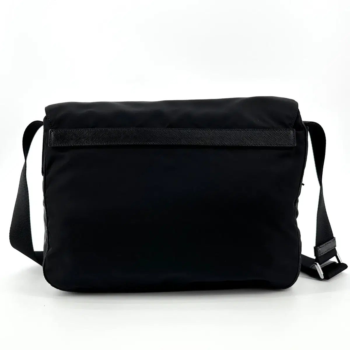 美品 PRADA プラダ メッセンジャーバッグ 三角ロゴ ナイロン ブラック 百貨店購入 PRADA プラダ ナイロン 三角ロゴ メッセンジャーバッグ