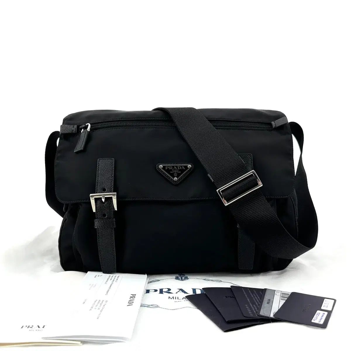 プラダ　メッセンジャーバッグ　クロスボディ　三角ロゴ　ナイロン　ブラック PRADA プラダ 三角ロゴ ユニセックス ナイロン ショルダーバッグ