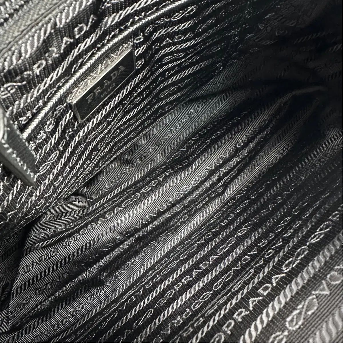 プラダ ナイロン