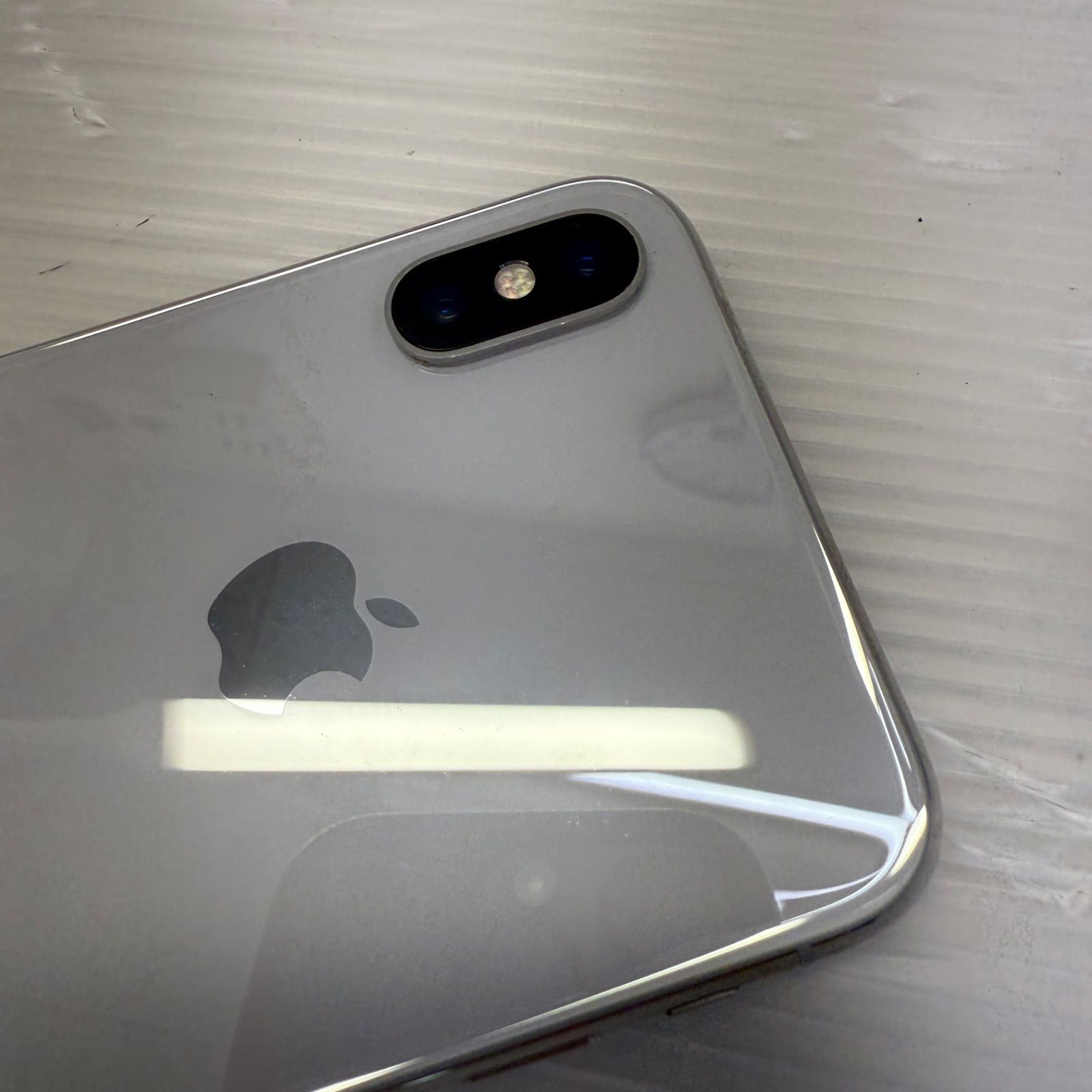 ☆iPhone X☆64GB バッテリー最大容量 69% SIMロック ドコモ - メルカリ