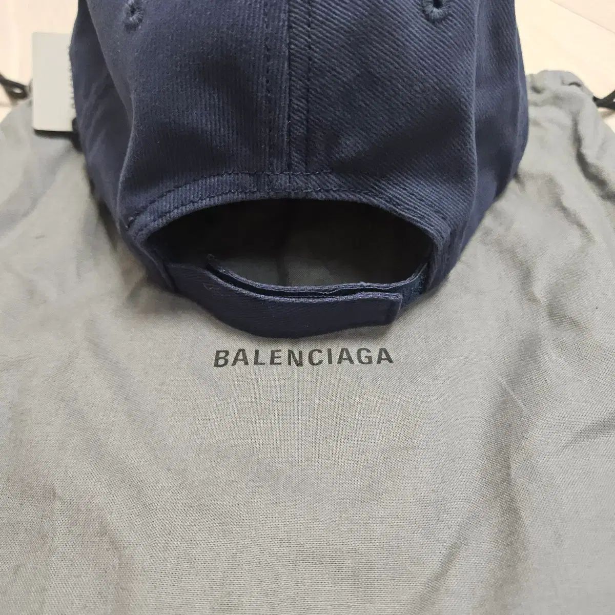 バレンシアガ ベースボールキャップ Lサイズ