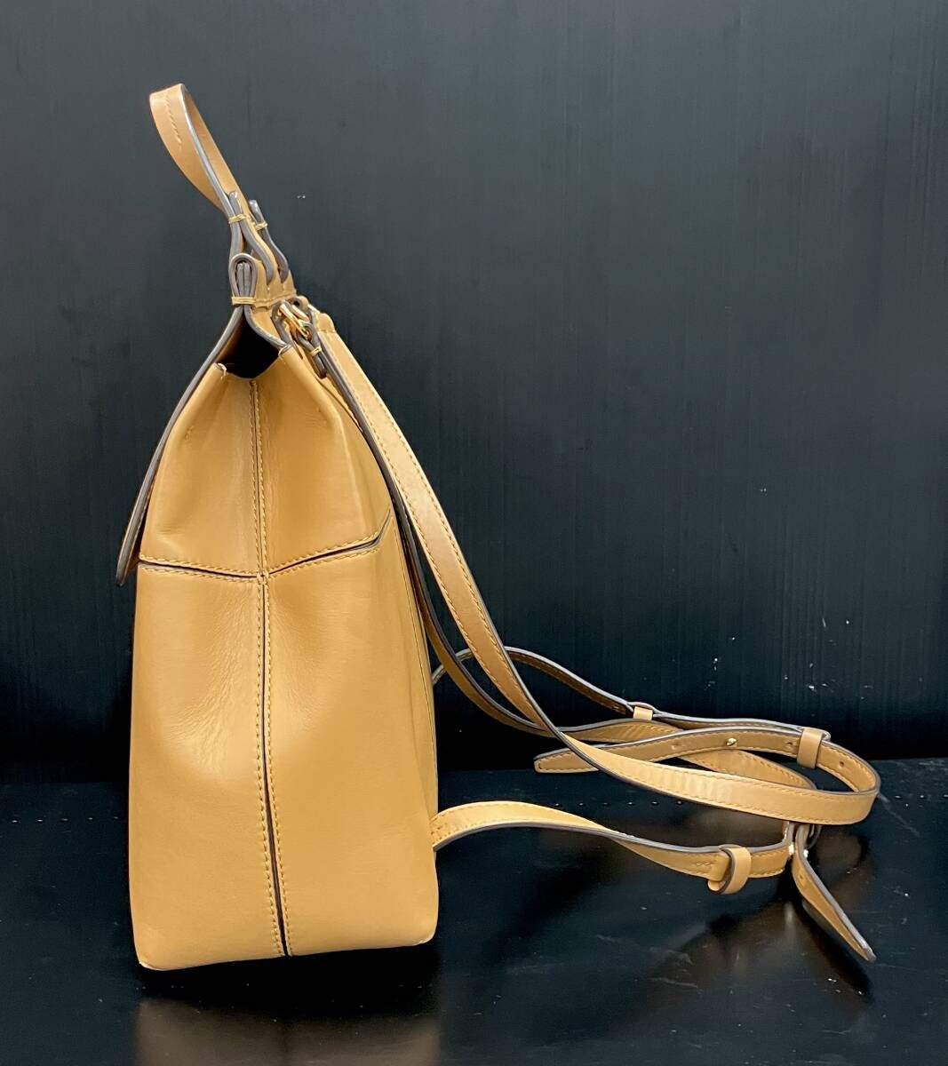 TORY BURCH YORK トリーバーチ レザー リュックサック タウンユース 書類カバン ビジネス 外寸目安 cm 通勤 通学