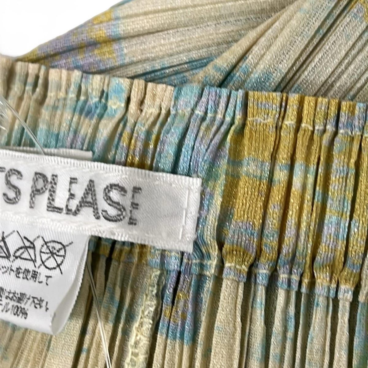 - アイボリー×ライトブルー×マルチ