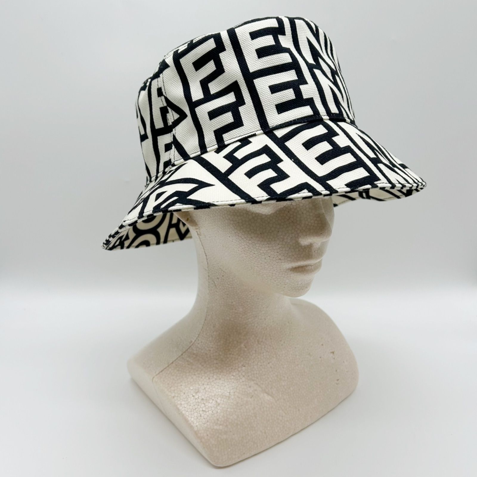  FENDI フェンディ バケットハット ロゴ L マークジェイコブス ホワイト レディース メンズ 帽子 バケットハット ハット