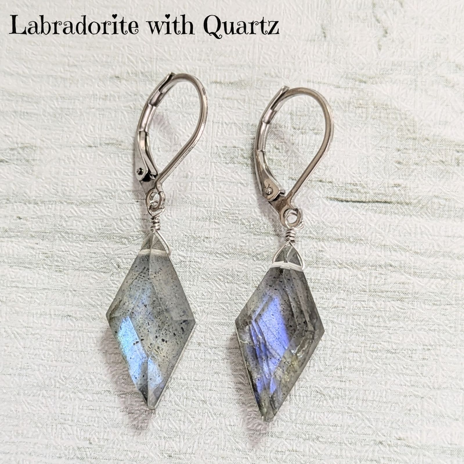 天然石ピアス【ラブラドライト&水晶】ダブレットストーン - メルカリ