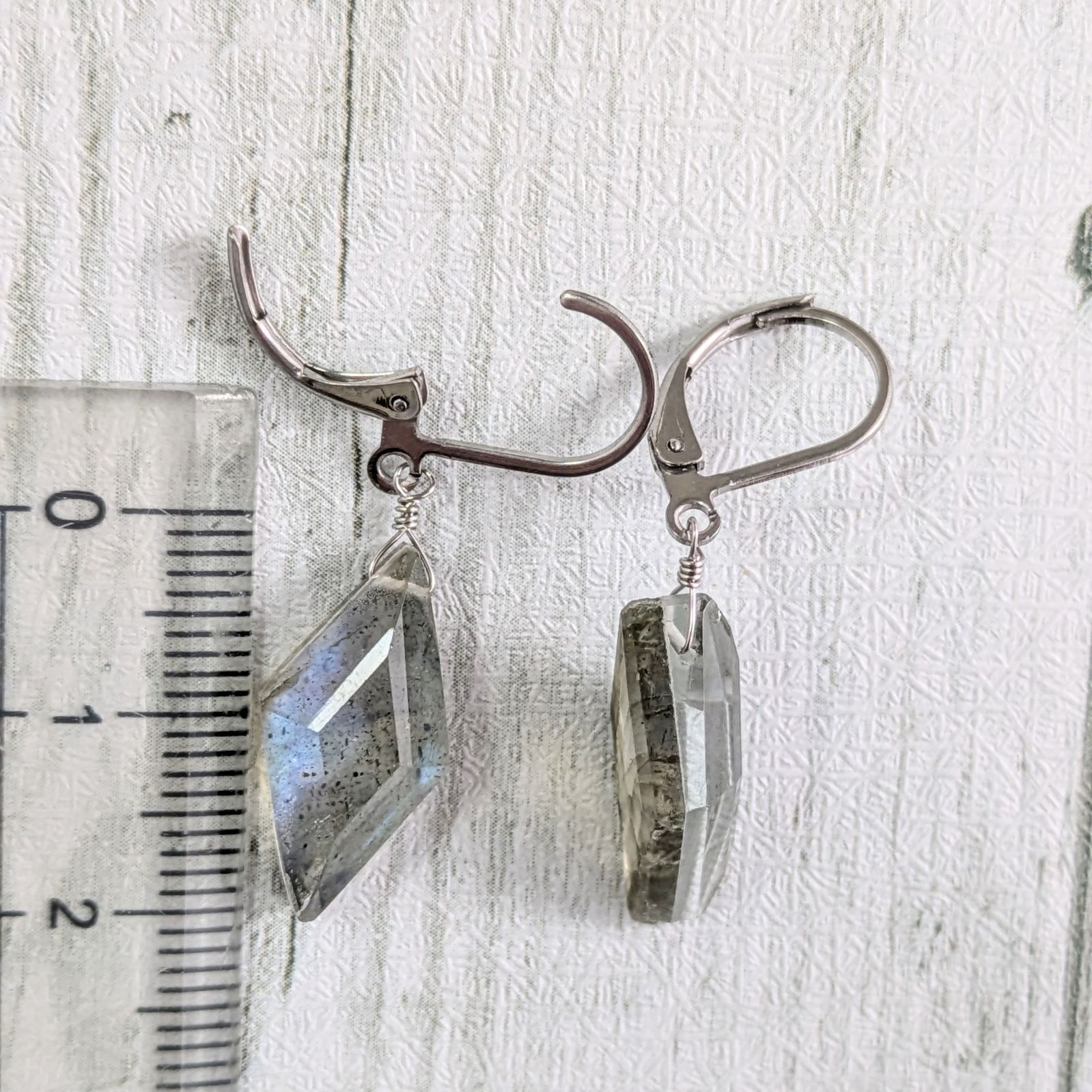 天然石ピアス【ラブラドライト&水晶】ダブレットストーン - メルカリ