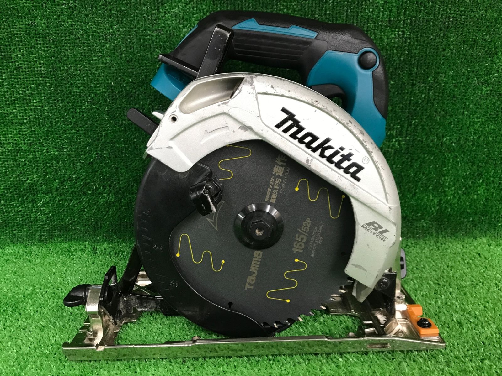品 0906 makita マキタ 165㎜ 18 v充電式マルノコ 青 本体のみ HS 610 DZ