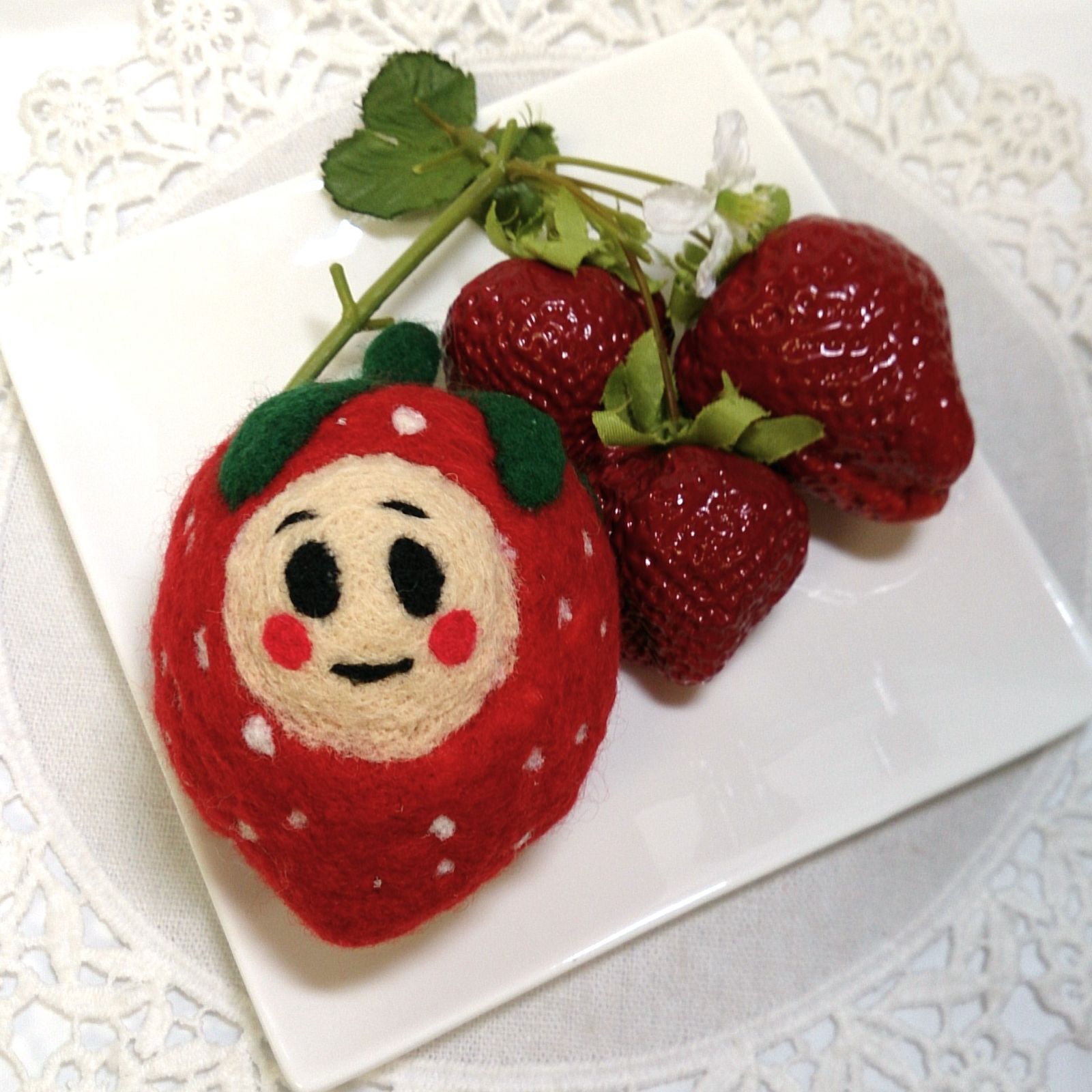 羊毛フェルト◇ハンドメイド いちご太郎 くだもの 置物 インテリア oh