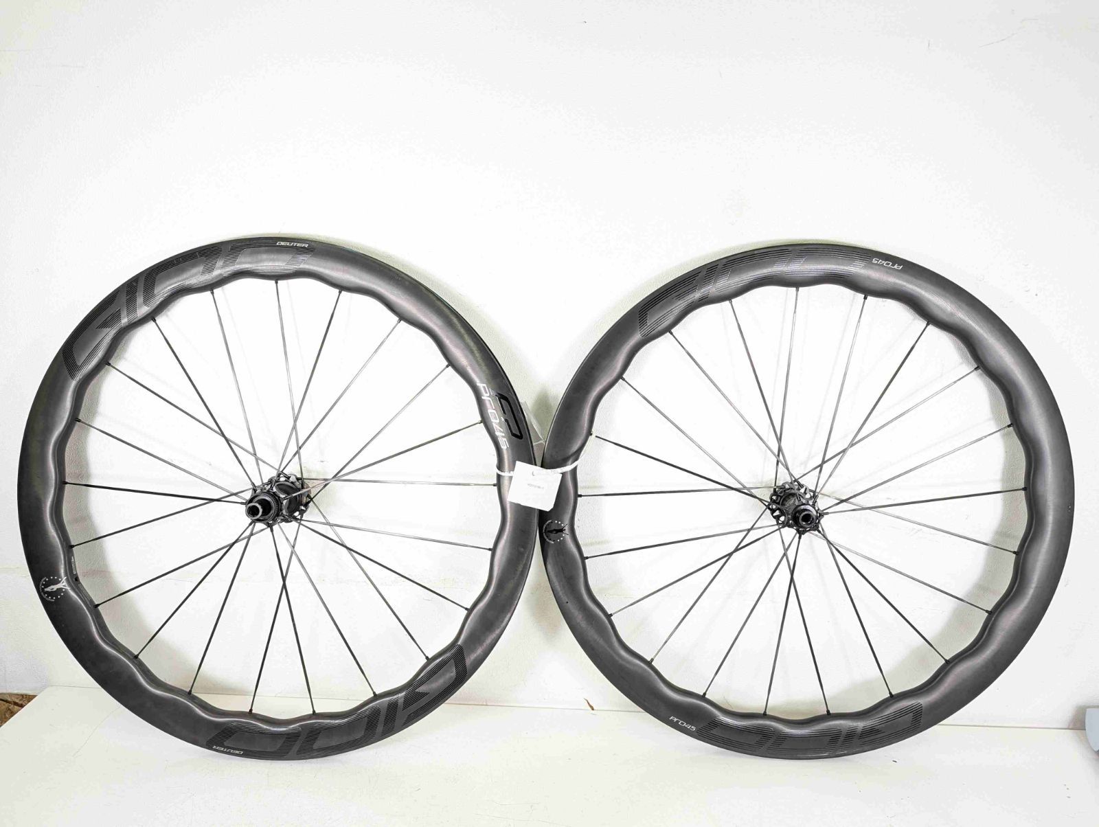 並品 GIOO F 2 PRO 45 チューブレス 700 c Shimano 11 s ホイール